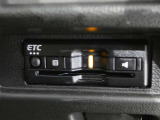 ETC車載機です。高速・有料道路の料金をキャッシュレスでスムーズに通過できます。