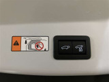 パワーバックドアは荷物の出し入れがしやすい優れもの!スイッチひとつで重たいバックドアが締まります!日用品の大量買い出しにも大活躍!