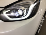 ヘッドライトで、個性も光る 、長く乗っていたい車です。