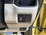 助手席側パワースライドドアです。リモコンや運転席のスイッチ操作で楽々自動開閉。