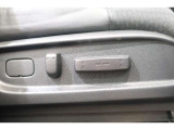 高級車の代名詞!電動シートが装備されています!