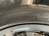 純正19インチアルミホイール。リアは275/35R19