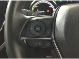運転中目線を変えずにオーディオの操作ができるステアリングスイッチです