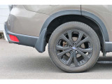純正18インチアルミホイール、タイヤサイズ 225/55R18