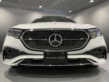 フロントグリル中央に大きく輝くスリーポインテッドスター。メルセデスベンツならではのステータスを強く感じる事ができます