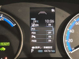 【プリクラッシュセーフティ】先行車と衝突の可能性が高まった時に、警報ブザーで知らせたり、さらにブレーキが自動でかかり、衝突回避を支援します。