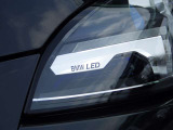 LEDヘッドランプは自然に近い色で、夜間の運転時や天候の悪い時にキレイに照らしてくれます。