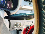 【オートライト】車外の明るさを検知して、自動的にヘッドライトを点灯してくれます♪トンネルを走行する際にも、自動的に点灯してくれて便利な装備の1つです♪