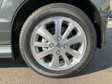 純正ホイールを装着しております。車両に関してのご質問は、スタッフまでお気軽にお問合せ下さい!TEL:0439-88-6662