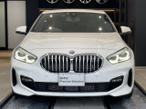 【キドニーグリル】BMWの代名詞。一目見ただけでBMWであると認識できる確固たるアイコンとして存在感を放ちます。キドニーグリルは80年以上続く伝統の形でございます。変わらないこだわりのデザインが、