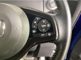 スイッチ操作で一定速度に走行を制御。加速、減速の少ない高速道路などでの運転をより快適にするクルーズコントロールを装備。
