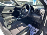 高いホールド性で運転姿勢が安定します。長距離ドライブでも疲れにくいのが魅力です。快適なドライビングライフをお送りください♪