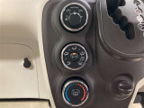 マニュアルエアコン装着車です。お好みのモ-ドに設定して、快適な室内温度をお楽しみ下さい。