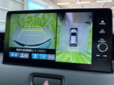 駐車や後退時の安全をサポートするバックモニター。後方の状況を映像で確認でき、安心して運転操作を行えます。