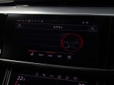 真冬のドライブには欠かすことの出来ない「ステアリングヒーター」が装備されております。