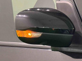 歩行者や他のドライバーからの被視認性が高いLEDターンランプ付き電動格納ドアミラー