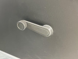 エンジンオイル、オイルエレメント、ワイパーゴム交換。その他バッテリーやベルト類など点検の上、必要な場合には交換してお渡します。