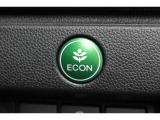ECONボタンを押せば、エアコンの省エネモードやアイドリングストップ時間の延長で省燃費をサポートします。