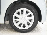 ◆純正ホイール装着車◆シンプルなデザインのホイールキャップ付きです。
