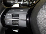ステアリングスイッチ装備!運転しながら手元でオーディオの操作などができます。