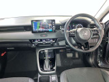 運転席周りのレイアウトをご覧ください。ナビゲーションが綺麗に装着されすっきり収まってますね!