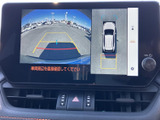 高画質モニターで、ナビゲーションや各種情報を鮮明に表示。安全運転をサポートする映像情報を提供します。