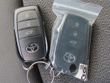 カギを取り出す手間がなく施錠開錠・エンジン始動ができる便利なスマートキーです!荷物で手がふさがっていたり、雨天時にも役立ちます☆