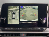 アラウンドビューモニターは4方のカメラで真上から車を見たようにモニターで確認ができる日産の自慢の装備です。是非実際の車で体感してみてください。