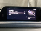 カメラが車線を認識してはみ出しそうになるとステアリングアシストが介入するレーン・キープ・アシストシステムを装備しております。お好みで作動・非作動の設定も可能です。
