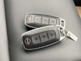 インテリジェントキーです。キーを取り出す事なく、車両のボタン操作だけてドアロック操作やエンジン始動等が可能です。
