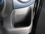 運転席側ドリンクホルダー画像です。