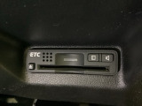 ETCがついています。高速道路の料金所の通過も楽々です。カードの取り出しもしやすい場所についています。