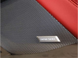 ハーマンカードンは移動中の車内空間をより快適に過ごす為のスピーカーで600W・9チャンネル・サラウンド・車両専用のイコライザーが装備され、良質な音源でございます。