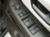 ◆パワーウィンドウスイッチ◆運転席から全席の窓の開閉操作を行うことが出来いつでも換気ができます!