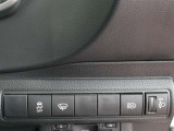 トラクションコントロールとは、すべりやすい路面での発進時や加速時にタイヤの空転を抑え、駆動力確保に貢献する機能です。詳細は販売店スタッフまでおたずねください。