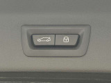 オートマチックトランクオペレーション付きでスイッチ操作による開閉が可能です。