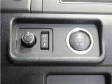 スマートキーを携帯していればキーを取り出さずにドアを施錠&解錠。クルマの始動も可能です。