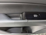 パワーウィンドウのスイッチですよ。運転席に居ながら窓を開け閉めのコントロールできます。