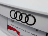 Audi正規ディーラーが高品質をお約束。高度な訓練・教育を受けたAudi専任メカニックが、100項目にもおよぶ精密な点検を実施いたします。すべてをクリアしたAudi車だけが、あなたのお手元に届けられるのです。
