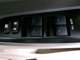運転席側のパワーウィンドウスイッチです。全ての窓の開閉操作ができます。