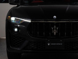 LEDヘッドライトを装備。