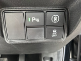横滑りを抑制し車の姿勢の安定を図るVSA機能、車庫入れや縦列駐車など狭い場所でも安心な障害物センサー搭載。