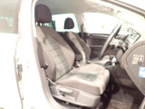 楽な姿勢で座ることが出来るので長時間の運転でも疲れにくいですし体もぶれにくいですよ。