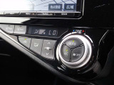 オートエアコンで車内快適♪ご希望の温度に設定すれば風向きや風量を自動で調整してくれますよ!