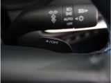 【ステアリングシフトスイッチ】ハンドルから手を離さずに素早くシフトアップ&ダウンができます。お近くの広島マツダまでお越しください。