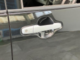 品質へのこだわり!フロアマットやシートなど車内をキレイに清掃し、ニオイや汚れなどを徹底的にクリーニングしてもらっております。室内はピカピカです☆
