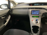 運転席周りのレイアウトをご覧ください。ナビゲーションが綺麗に装着されすっきり収まってますね!