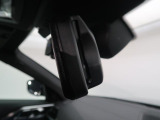 【ルームミラー一体型ETC】BMWといえばルームミラー一体型のETC。ドライバーから差し込めるかたちになっておりますので、差し忘れの際も慌てずにご利用いただけます。