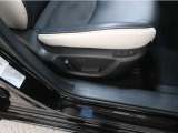 【パワーシート】電動なので、きめ細かい調整ができます!自分自身の運転姿勢に合わせた、適切なドライビングポジションが確保できます♪