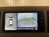 【パノラミックビューモニター】専用のカメラにより、上から見下ろしたような視点で360度クルマの周囲を確認することができます。